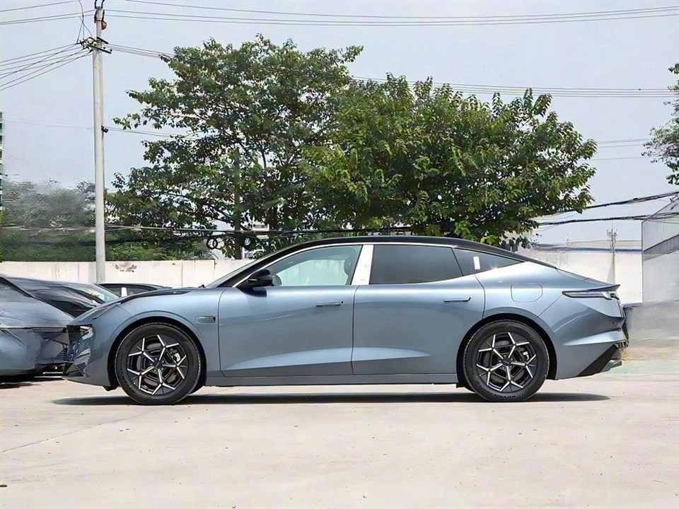 Lynk & Co Z10 Sedan high quality